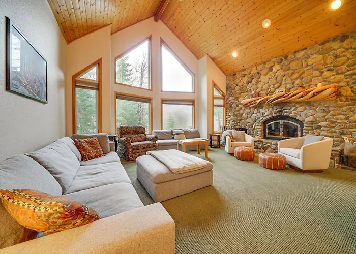 19 Mi To Slopes At Crystal Mtn: Getaway W/ Hot Tub