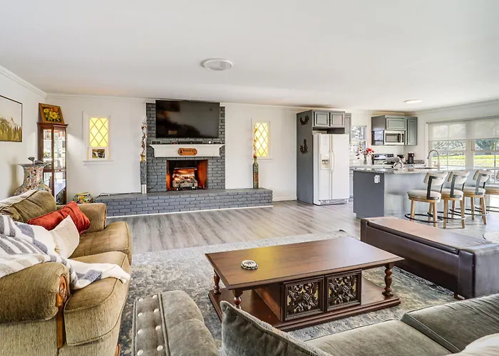 'Mountain Golf' Family Home W/ Deck In Spruce Pine