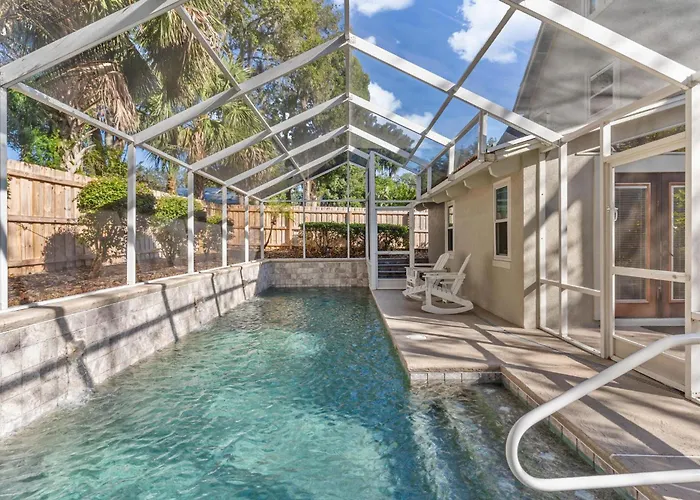 Langoon Lodge 4-Br 3-Ba In Historic Mount Dora