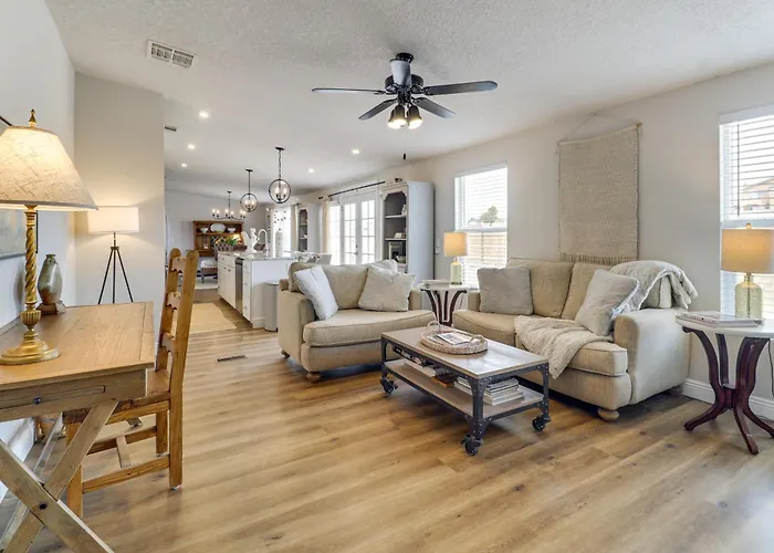 Scenic Sandia Mtn Views! Cozy Rio Rancho Retreat