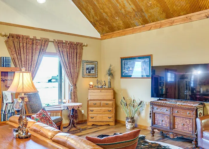 Ennis Home: Try The Yellowstone Lifestyle!