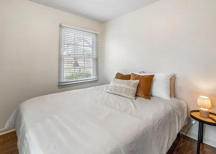 Nall Hills Gem! Great Location & New Interior!