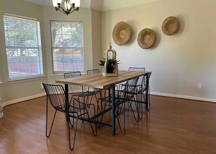Near Unt - Downtown Denton - Full Fenced Backyard