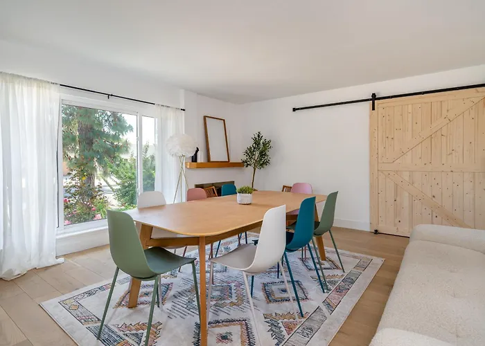 Newly Remodeled Home W Pool & Private Back Yard
