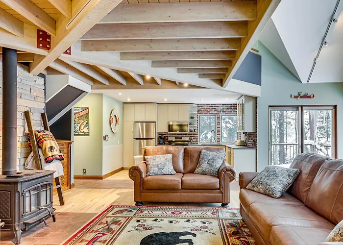 Private Peninsula! Laurel Lake Retreat W/ 3 Piers