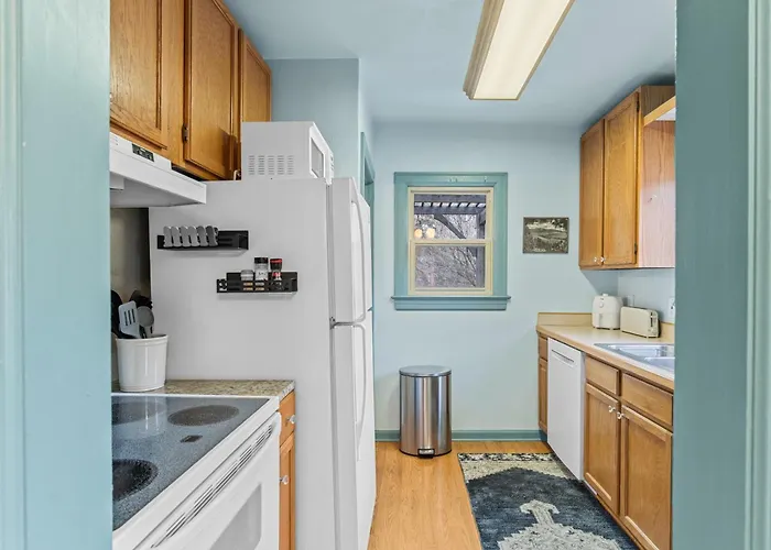 Vintage 3Br Near Airport & Downtown
