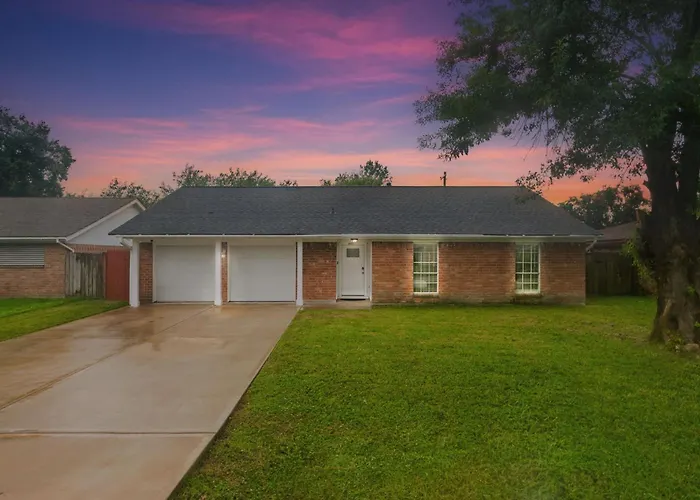 Amazing 4Br 2Bath Home With Pool & Game-Movie Room