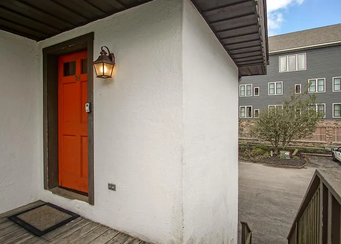 Whistlepunk #24: 4 Bedroom, 3 Bath: Slope Side, Wood Fireplace