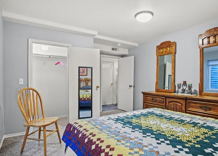 3Br Home • Near Maverik Center & Valley Fair