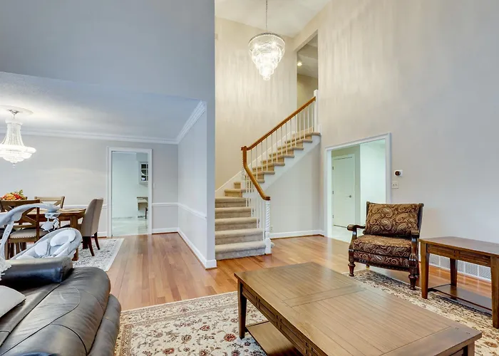 7 Mi To Dtwn Toledo: Spacious Family Home!