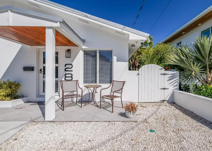 Beautiful Key Haven Home With Pool And Dock