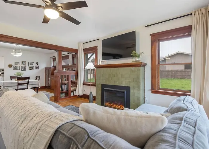 2 Bed1 Bath, Historic Beauty, Walk Downtown