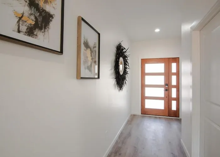 Heated Pool Urban Retreat Near Downtown Dallas