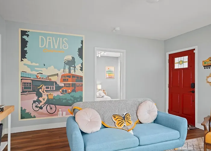 Walkable Davis Craftsman Family & Pet-Friendly