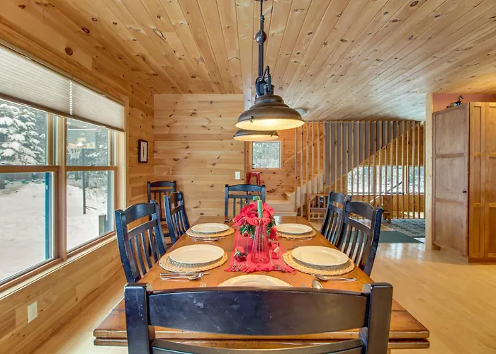Dock & Foosball: Esquagama Lake Family Cabin