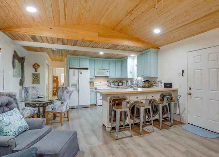 1 Mi To Festivals! Grand Isle Getaway W/ Deck