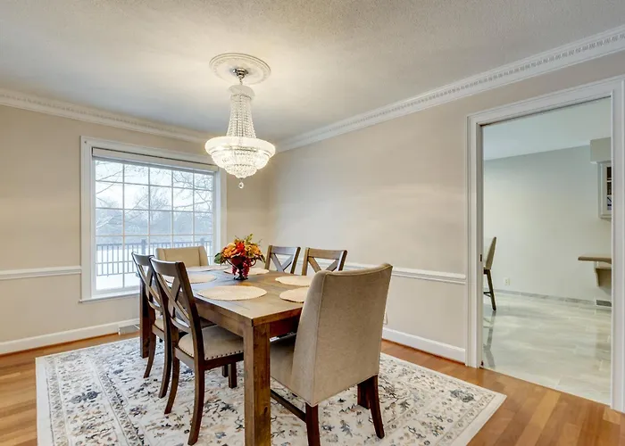 7 Mi To Dtwn Toledo: Spacious Family Home!