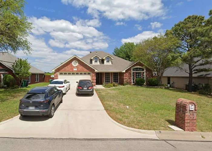 Near Unt - Downtown Denton - Full Fenced Backyard