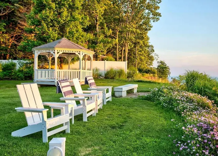 Spacious A-Frame With Lake Michigan Views & Hot Tub-Family Friendly