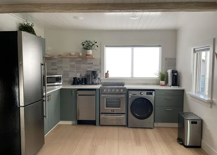 Cayucos Cottage Studio - Peak-A-Boo Ocean Views