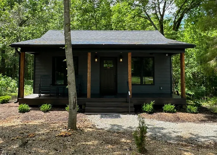 Wooded Cabin Hot Tub, Firepit & Giant City