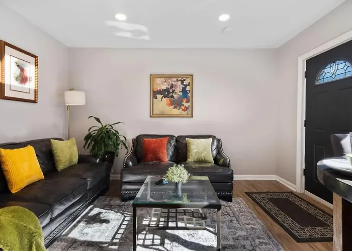 3Br Home 2 Baths Bonus Room, Minutes To Nyc
