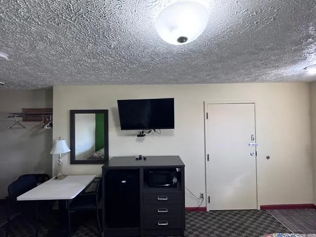 Deerfield Inn & Suits