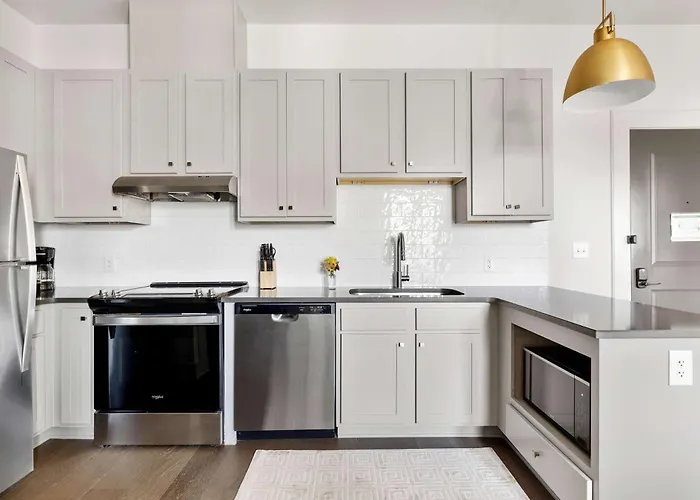 Fire Tower Downtown Gem 1Br With Balcony & Views