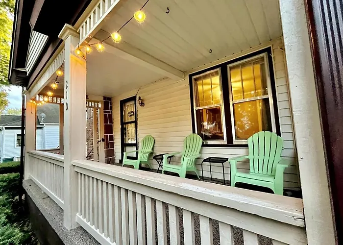 State Parksbungalowcoffeebarpetfriendlyporch