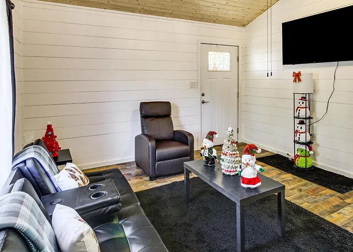 1 Mi To Dtwn Enterprise: Pet-Friendly Home W/ Yard