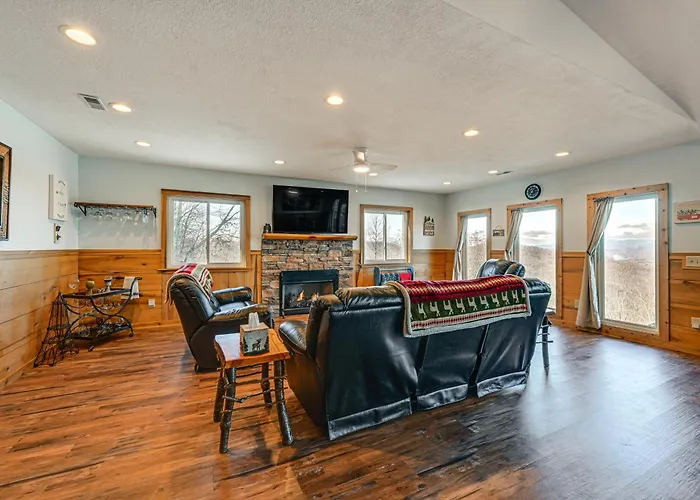 6 Mi To Chatuge Lake: Spacious Cabin W/ Mtn Views!
