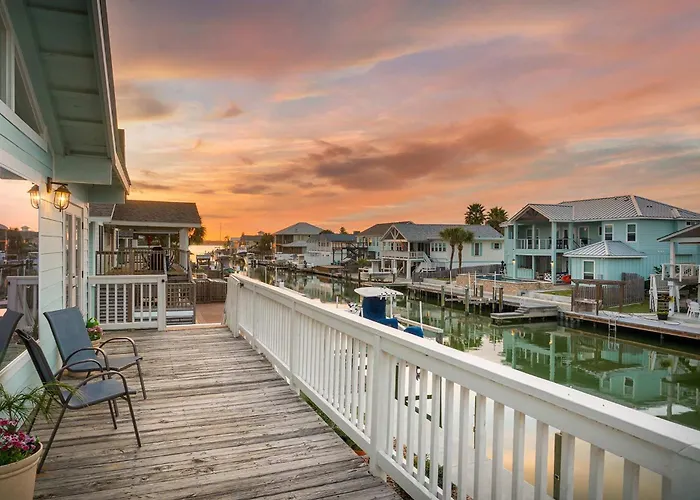 Waterfront Communal Pool Dock Pet-Friendly