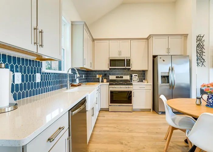 Lake Greenwood Access: Modern Escape W/ Patio!
