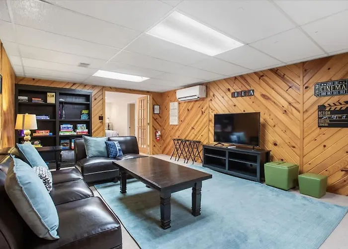 Woodcliff Cottage With Heated Private Pool-Family Friendly