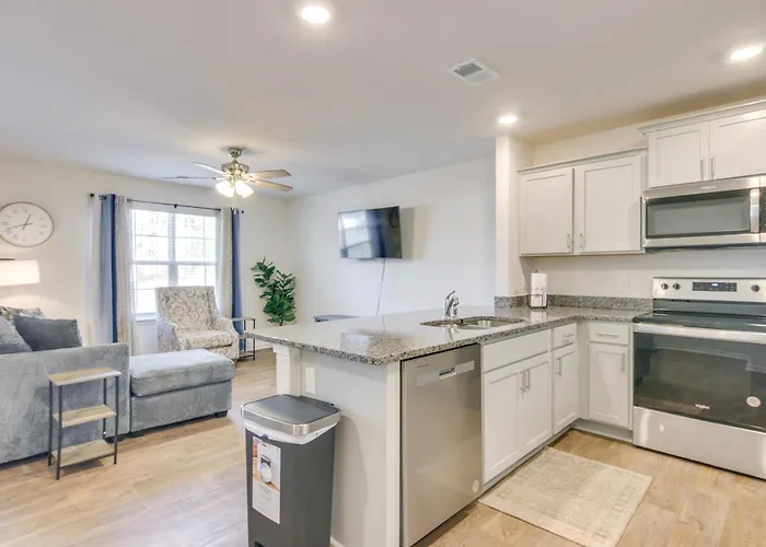 9 Mi To Shawn Afb! Family Townhome Near Dining