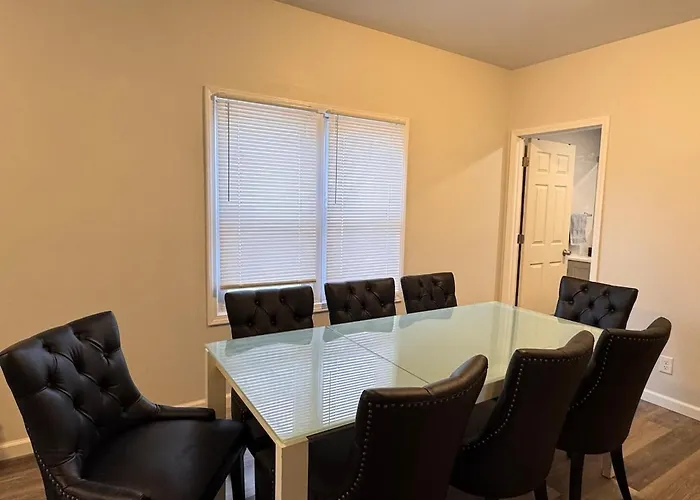 Freshly Renovated 3 Bedroom House With 4 Beds
