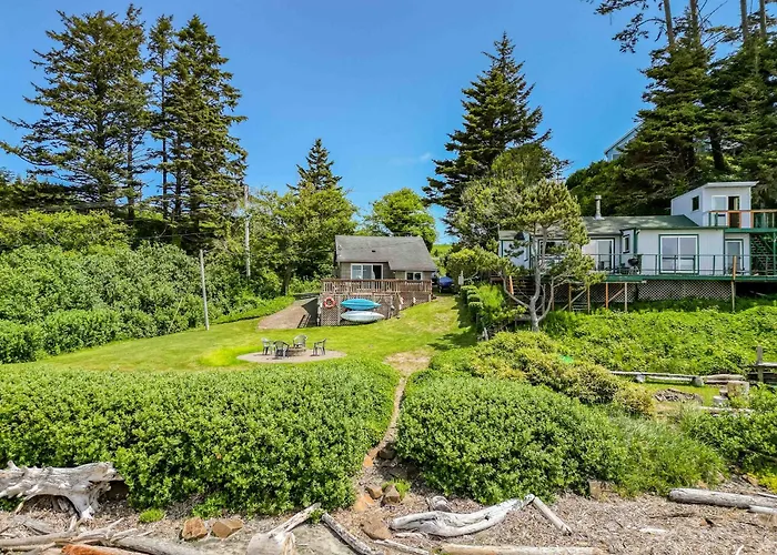 Happy Camp Beachfront Cabin
