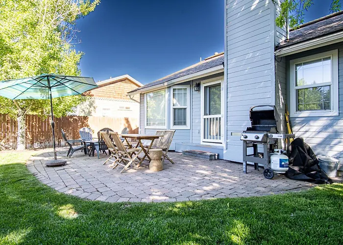 In The Heart Of Hailey; Private Pet-Friendly 3 Bedroom Home With Garage