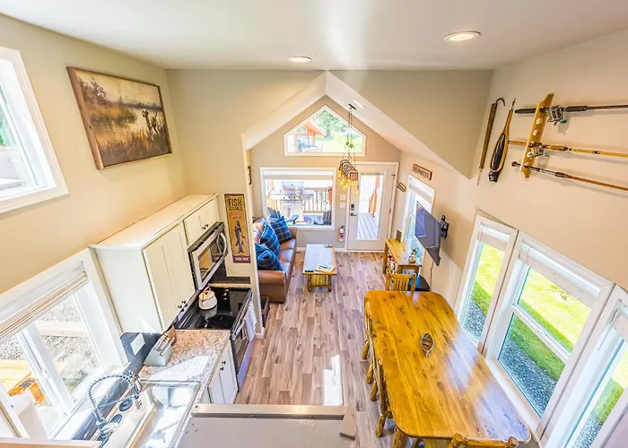 Rainforest Tiny Home Retreat Fishing Cabin