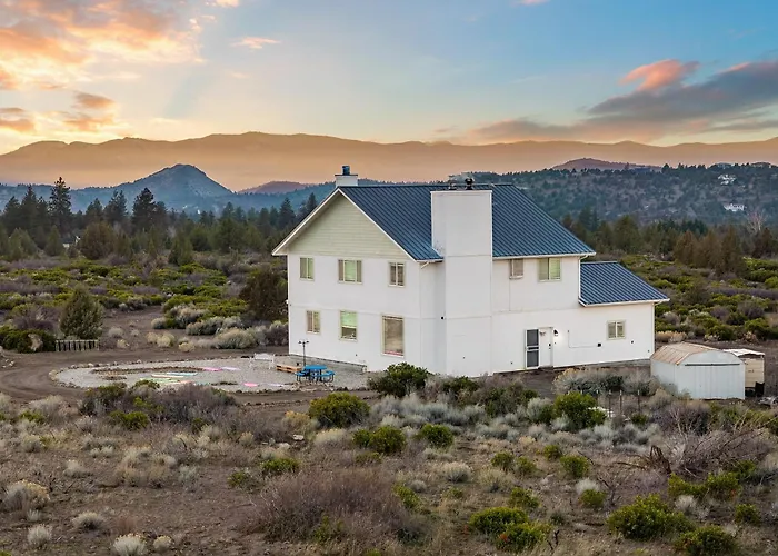 Luxury Shasta Vista Retreat & Basecamp - Sauna & Jacuzzi