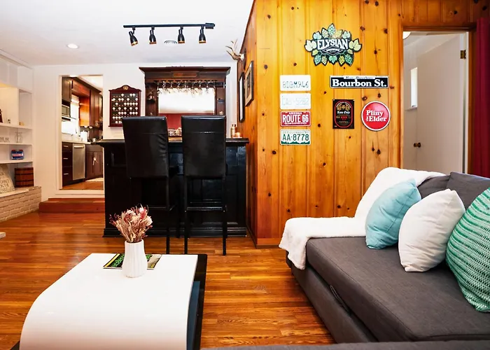 Cheerful 3Br Bar, Jacuzzi & Kids Treehouse