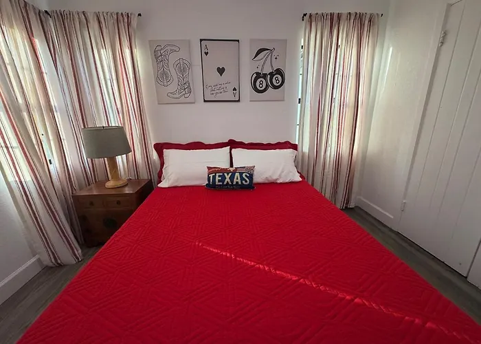 2 Bdrm Cottage In Charming Bartow