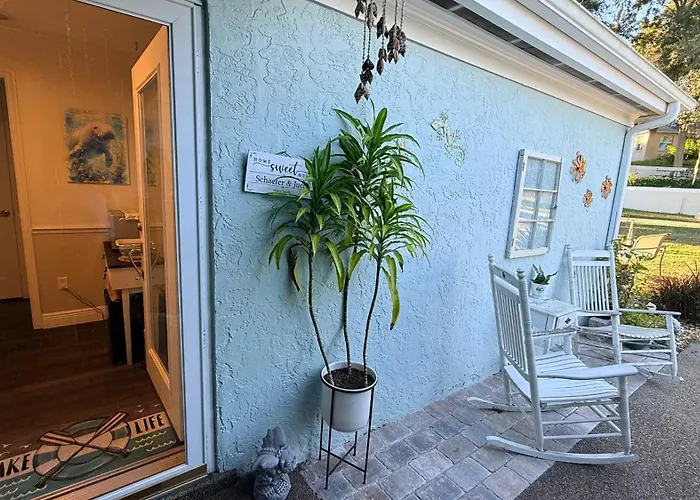 The Little Manatee Retreat