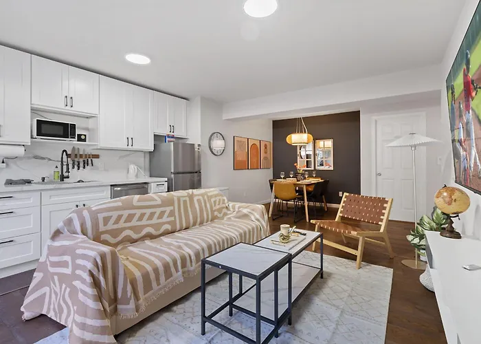 Designer Daylight Basement Near Edmonds Downtown