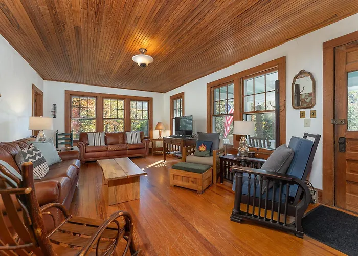 Happy Clan Cottage