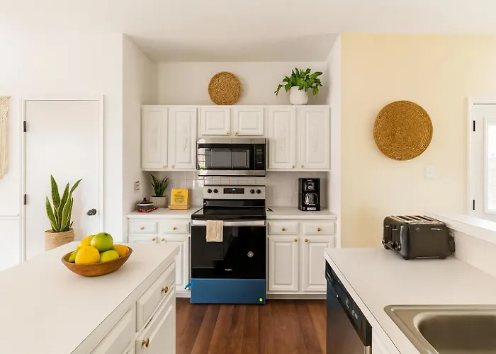 Spacious Homequiet Neighborhood Nr Downtown