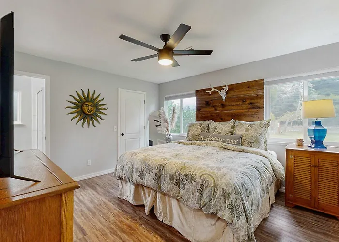 Family Favorite With Large Yard And Bbq