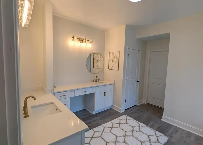 Cozy Modern Retreat In Douglasville