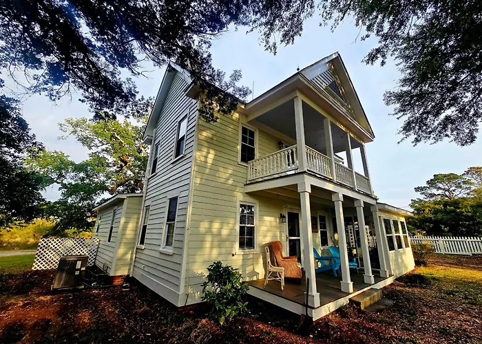 Historic Old Oak Cottage-Great Water Views!