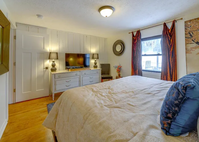Walk To Dtwn Fayetteville: Family Home W/ Fire Pit